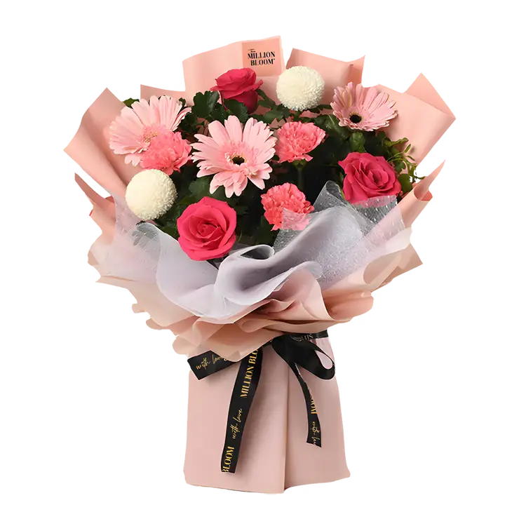 Buket bunga yang terdiri dari bunga mawar hot pink, gerbera daisy pink, dan anyelir.