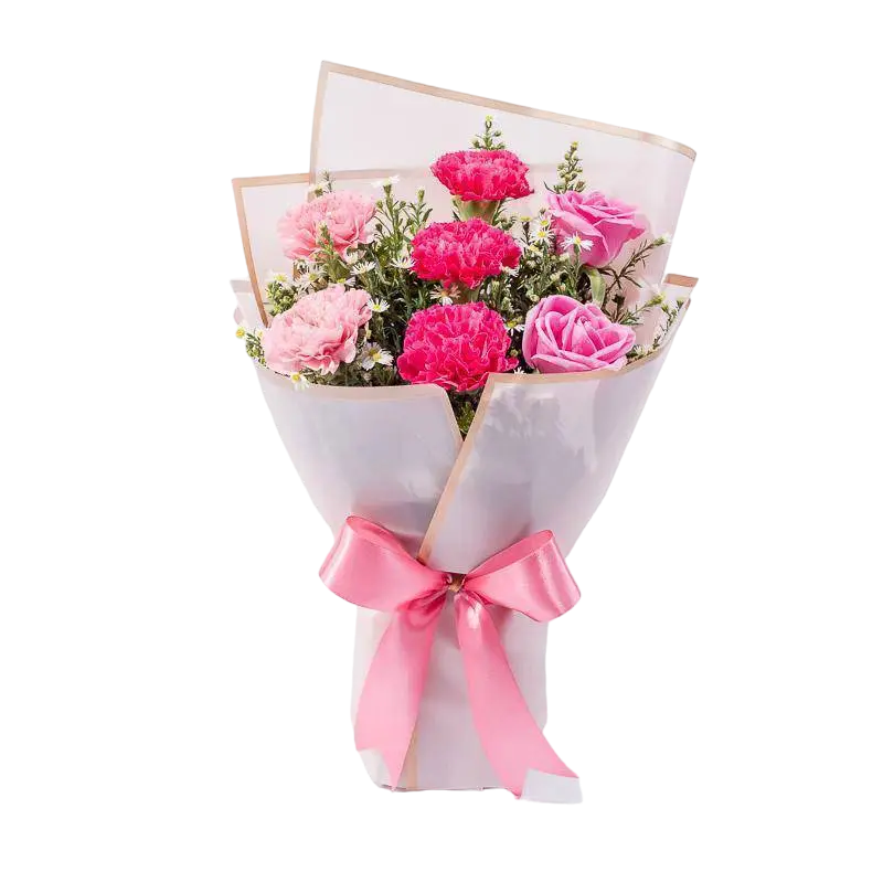 Buket bunga yang berisi bunga mawar merah muda, anyelir merah muda dan merak putih