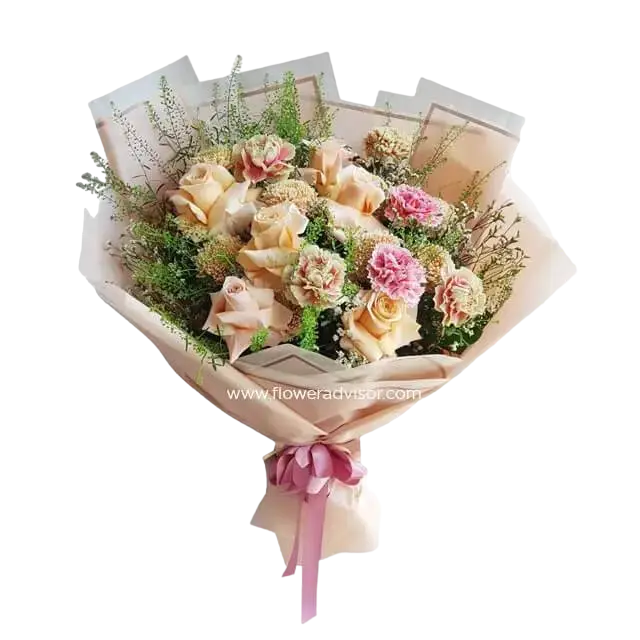 Mystical Bouquets, Buket bunga untuk ulang tahun istri dengan mawar peach yang disertai dengan gompies champagne dan carnation dua warna.